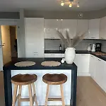 Flott Leilighet, 1 Etasje Med Nydelig Sjoutsikt *