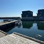 Flott Leilighet, 1 Etasje Med Nydelig Sjoutsikt Karmoy