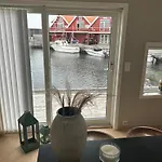 Flott Leilighet, 1 Etasje Med Nydelig Sjoutsikt