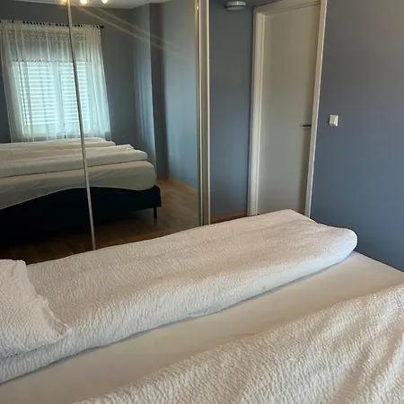 Flott Leilighet, 1 Etasje Med Nydelig Sjoutsikt *