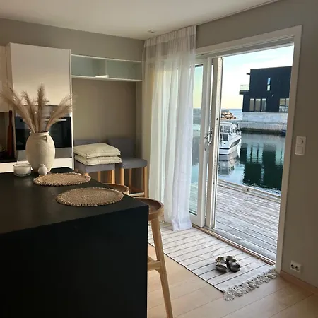 Apartamento Flott Leilighet, 1 Etasje Med Nydelig Sjoutsikt Karmoy