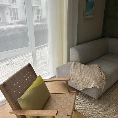 Flott Leilighet, 1 Etasje Med Nydelig Sjoutsikt