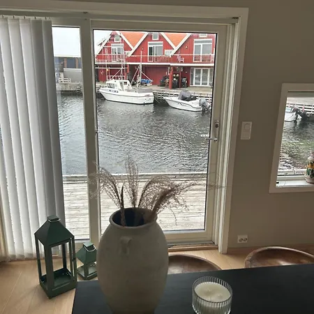 Flott Leilighet, 1 Etasje Med Nydelig Sjoutsikt