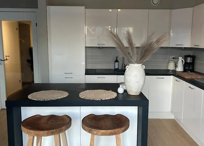 Flott Leilighet, 1 Etasje Med Nydelig Sjoutsikt *