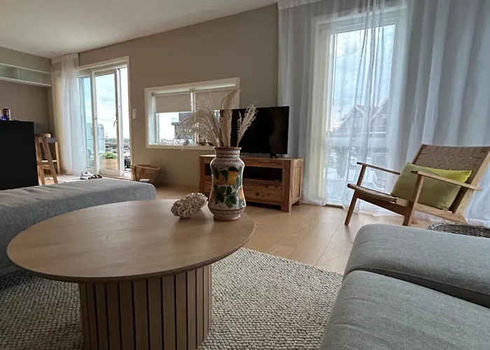Appartement Flott Leilighet, 1 Etasje Med Nydelig Sjoutsikt *