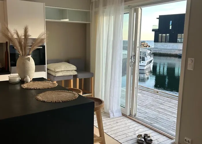 Appartement Flott Leilighet, 1 Etasje Med Nydelig Sjoutsikt Karmoy