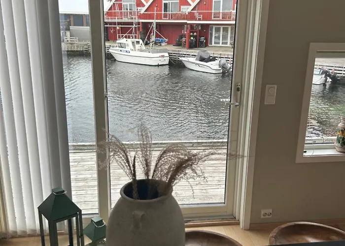 Flott Leilighet, 1 Etasje Med Nydelig Sjoutsikt